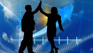 开云esports-男子100蛙德国选手成功晋级决赛，男子一百米蛙泳决赛