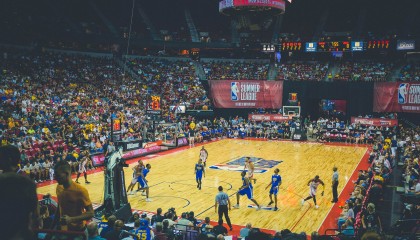 开云电子-足球战术打法多变比赛观赏性强，足球比赛的战术