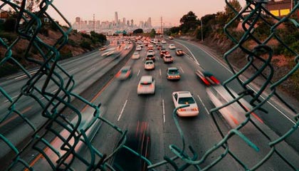 开云体育活动-法甲裁判误判后联盟纠正机制成效研判,法甲裁判被绊倒